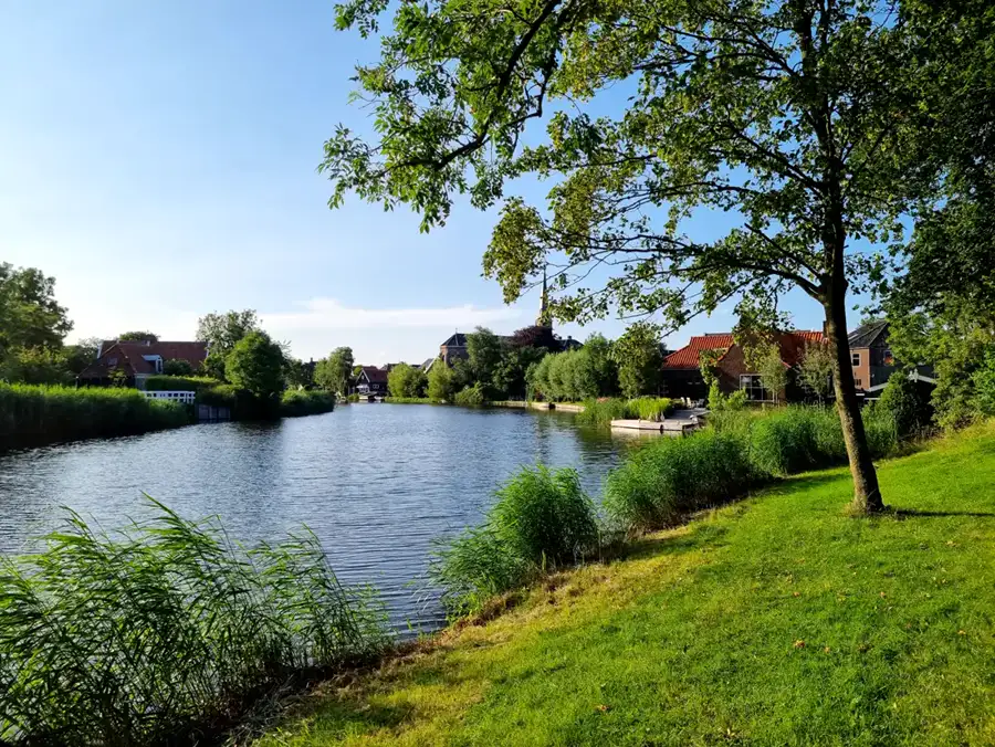 Ilpendam aan het Noordhollandsch Kanaal, in het hart van Waterland